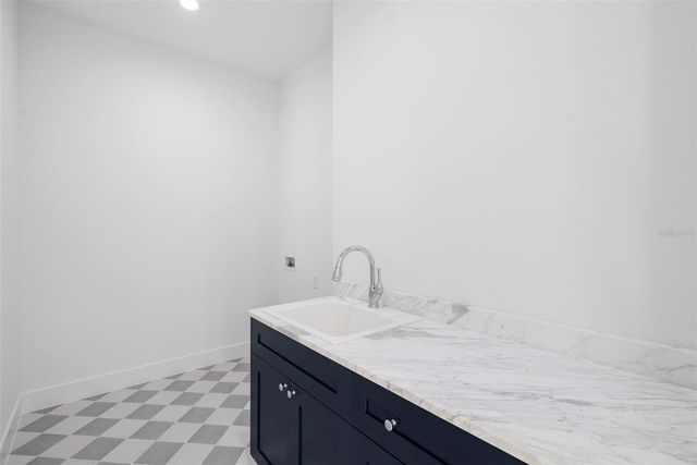 3301 W IOWA, Tampa, FL 33611