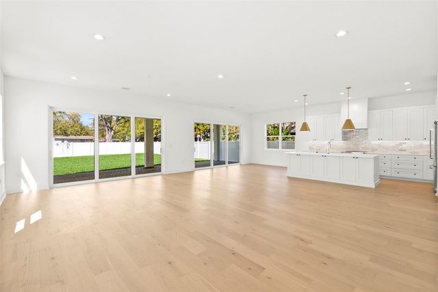 3301 W IOWA, Tampa, FL 33611