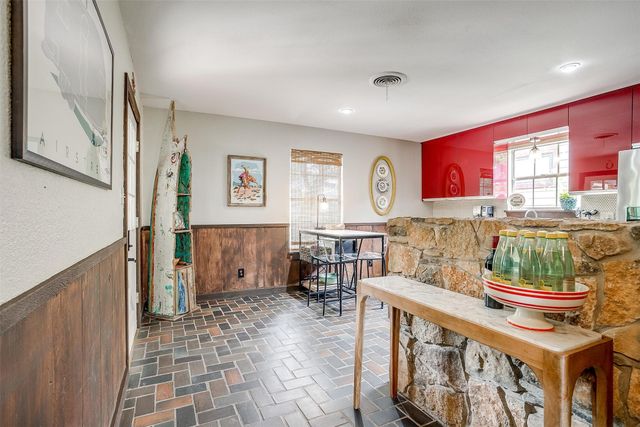 228 Rock Harbor Drive, Granbury, TX 76048