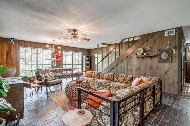 228 Rock Harbor Drive, Granbury, TX 76048