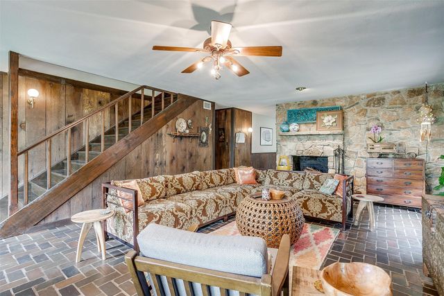 228 Rock Harbor Drive, Granbury, TX 76048