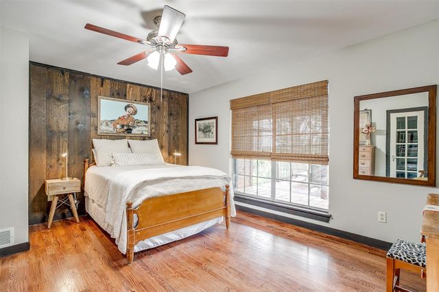 228 Rock Harbor Drive, Granbury, TX 76048