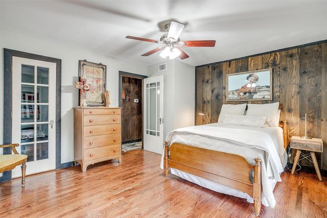 228 Rock Harbor Drive, Granbury, TX 76048