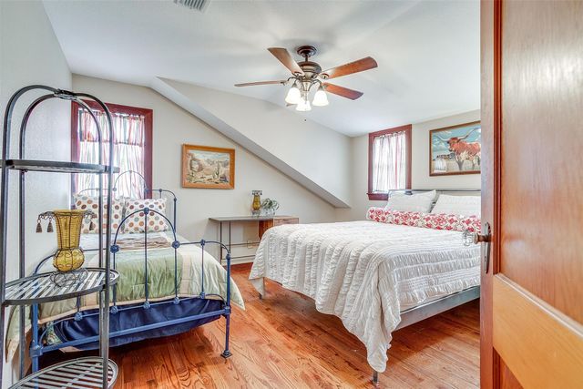 228 Rock Harbor Drive, Granbury, TX 76048