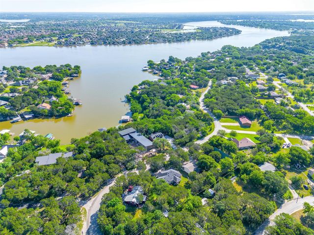 228 Rock Harbor Drive, Granbury, TX 76048