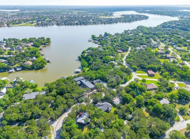 228 Rock Harbor Drive, Granbury, TX 76048