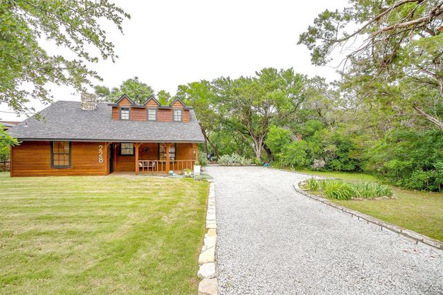 228 Rock Harbor Drive, Granbury, TX 76048