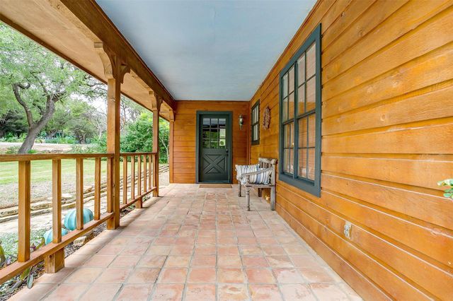 228 Rock Harbor Drive, Granbury, TX 76048
