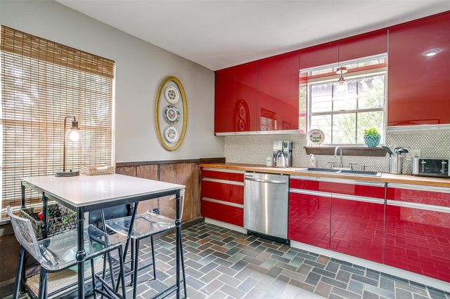 228 Rock Harbor Drive, Granbury, TX 76048