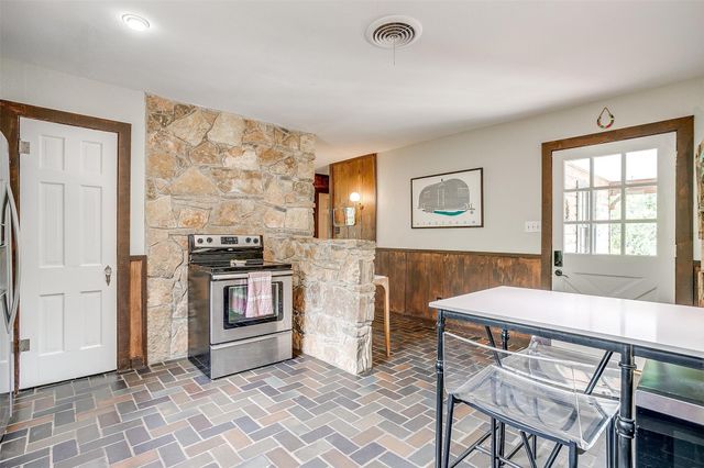 228 Rock Harbor Drive, Granbury, TX 76048