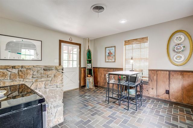 228 Rock Harbor Drive, Granbury, TX 76048