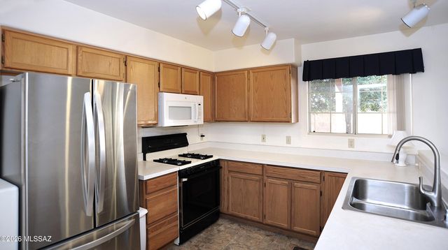 11701 N Copper Creek Drive, Tucson, AZ 85737