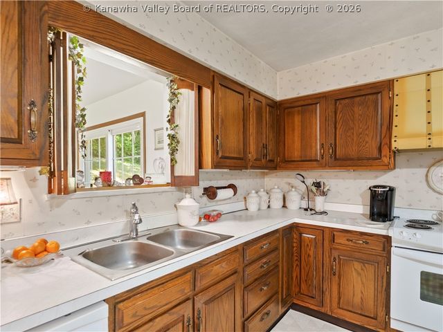 241 Lakeview Drive, St Albans, WV 25177