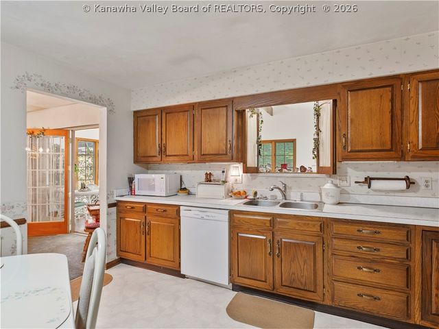 241 Lakeview Drive, St Albans, WV 25177