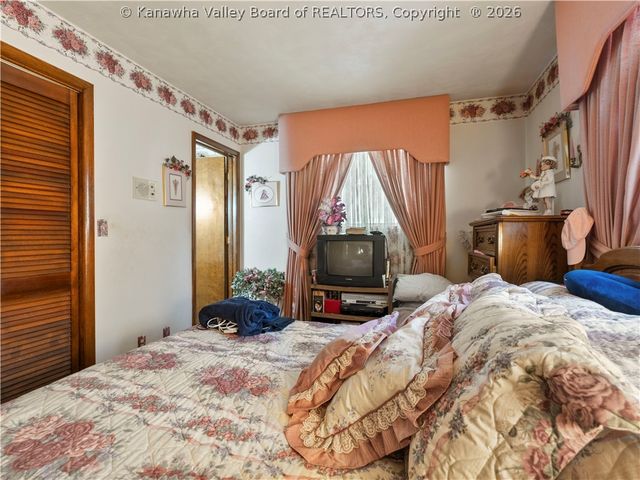 241 Lakeview Drive, St Albans, WV 25177