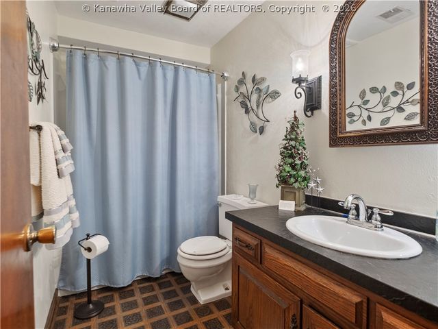 241 Lakeview Drive, St Albans, WV 25177