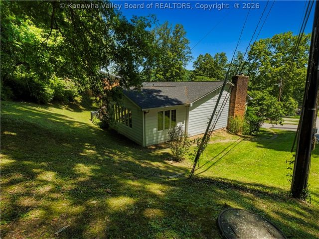 241 Lakeview Drive, St Albans, WV 25177