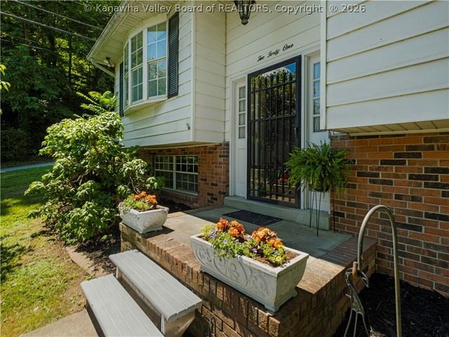 241 Lakeview Drive, St Albans, WV 25177