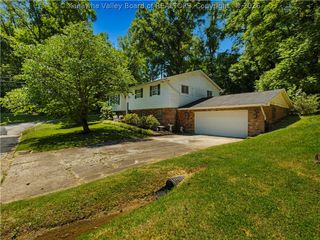 241 Lakeview Drive, St Albans, WV 25177