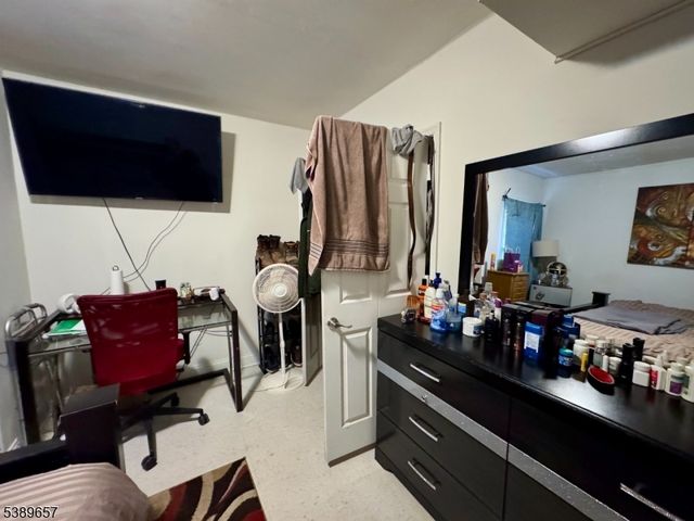 279 Dr Martin Luther King J, Newark City, NJ 07102