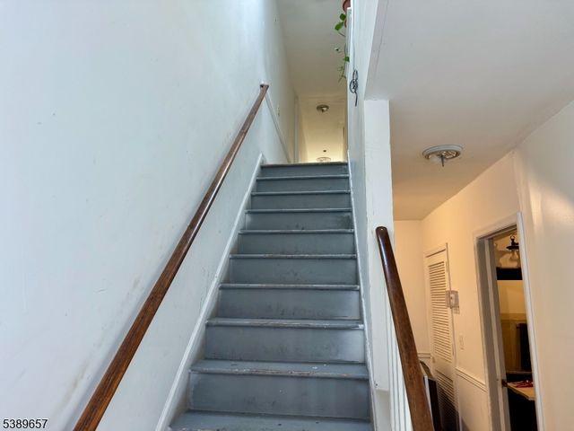 279 Dr Martin Luther King J, Newark City, NJ 07102