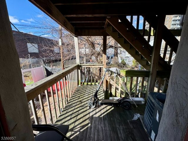 279 Dr Martin Luther King J, Newark City, NJ 07102