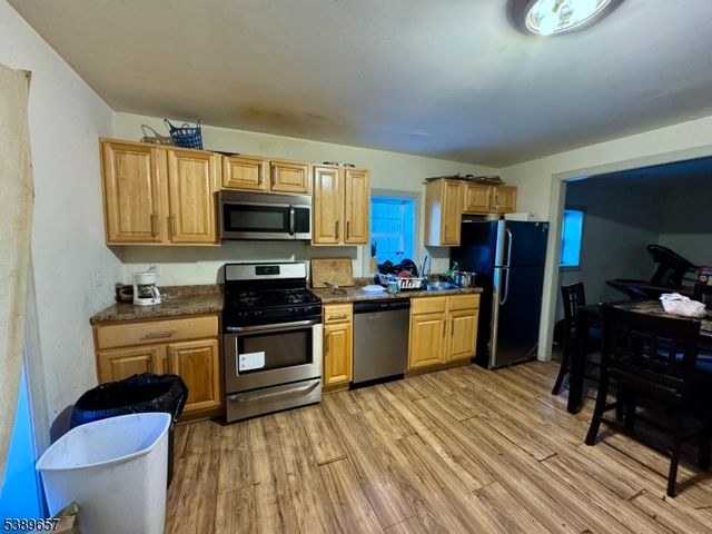 279 Dr Martin Luther King J, Newark City, NJ 07102