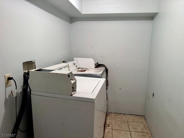 279 Dr Martin Luther King J, Newark City, NJ 07102