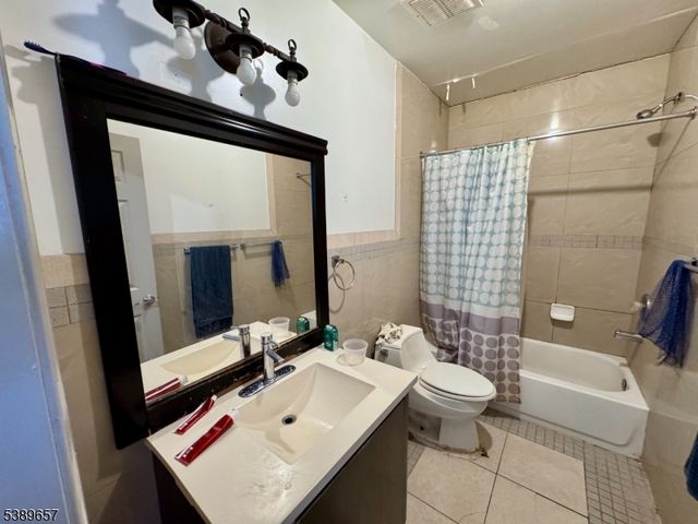 279 Dr Martin Luther King J, Newark City, NJ 07102