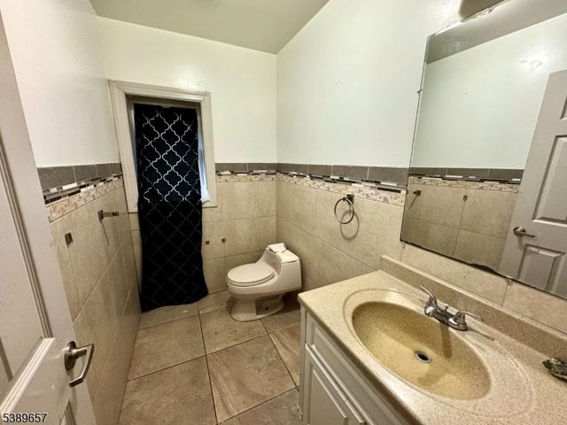 279 Dr Martin Luther King J, Newark City, NJ 07102