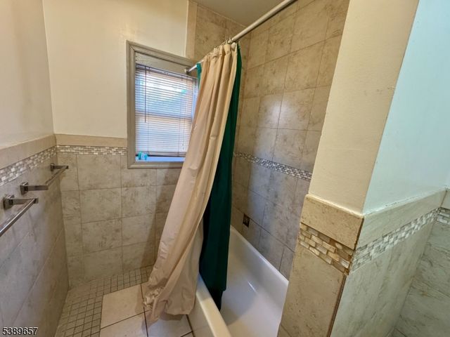 279 Dr Martin Luther King J, Newark City, NJ 07102