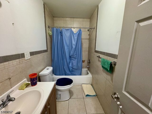 279 Dr Martin Luther King J, Newark City, NJ 07102