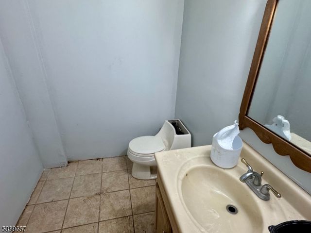 279 Dr Martin Luther King J, Newark City, NJ 07102