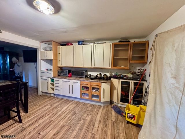 279 Dr Martin Luther King J, Newark City, NJ 07102