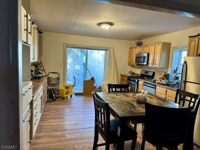 279 Dr Martin Luther King J, Newark City, NJ 07102