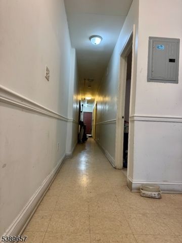 279 Dr Martin Luther King J, Newark City, NJ 07102