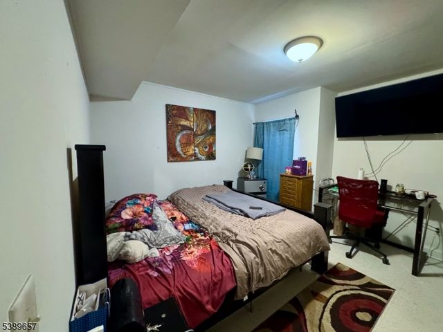 279 Dr Martin Luther King J, Newark City, NJ 07102