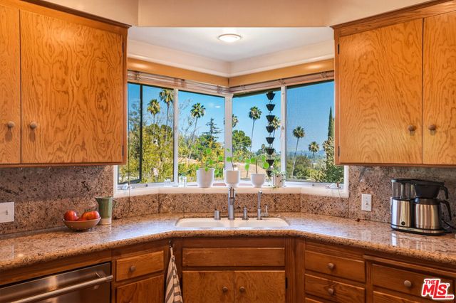 1525 Glenmont Drive, Glendale, CA 91207