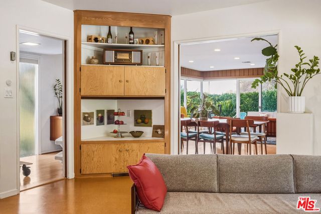 1525 Glenmont Drive, Glendale, CA 91207