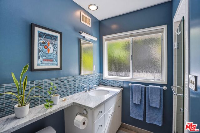 1525 Glenmont Drive, Glendale, CA 91207
