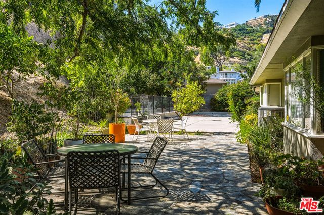 1525 Glenmont Drive, Glendale, CA 91207