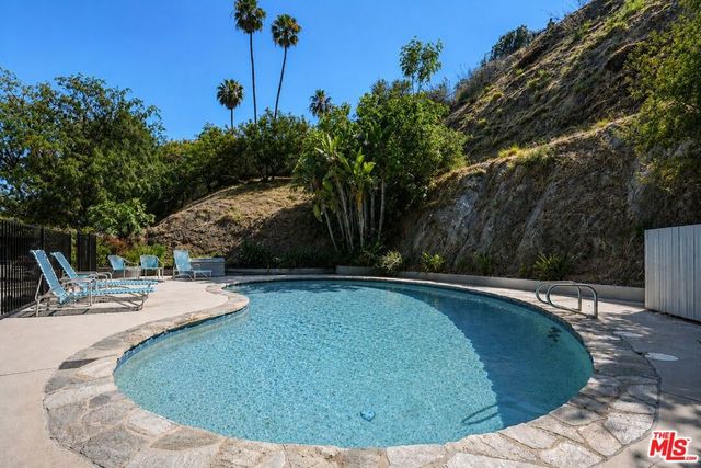 1525 Glenmont Drive, Glendale, CA 91207