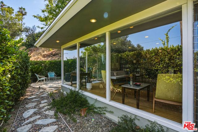 1525 Glenmont Drive, Glendale, CA 91207