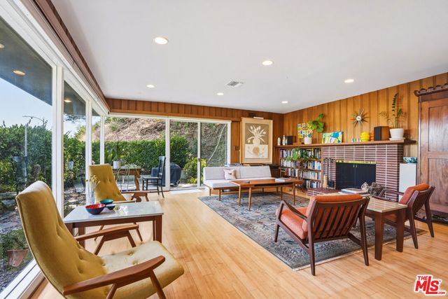 1525 Glenmont Drive, Glendale, CA 91207