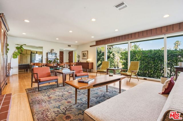 1525 Glenmont Drive, Glendale, CA 91207