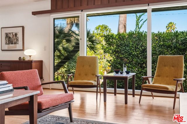 1525 Glenmont Drive, Glendale, CA 91207