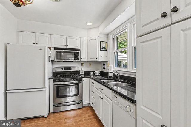 204 ELPIN DR W, Catonsville, MD 21228