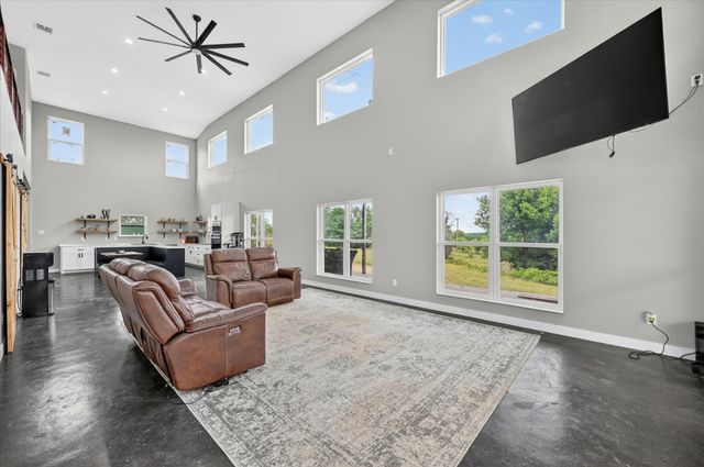 528 Hill County Road 4411, Grandview, TX 76050