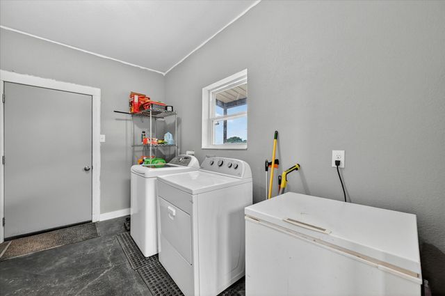 528 Hill County Road 4411, Grandview, TX 76050