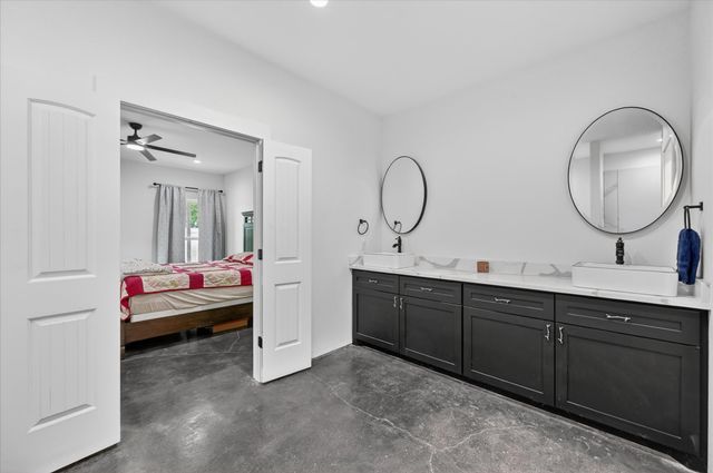 528 Hill County Road 4411, Grandview, TX 76050